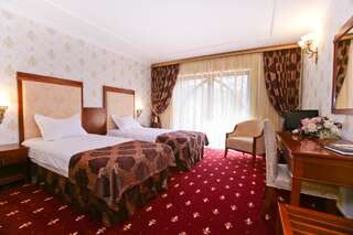 Отель Hotel Restaurant La Castel Яссы Двухместный номер с 1 кроватью или 2 отдельными кроватями-1